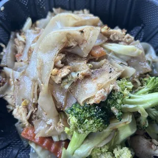 Best pad see ew I've ever had. The cashier who took my order was a really nice guy. Food &amp; vibe 10/10