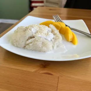 Sticky rice with mango