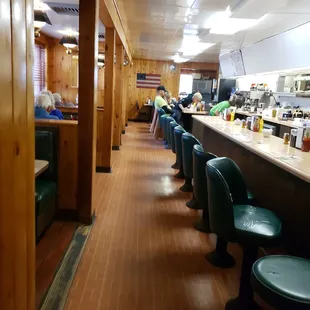 Pic of diner counter bar and booths (left side of reataurant). Right side is a larger seating area with tables. #ReviewsByRL