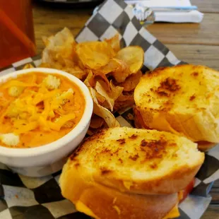 Grilled Cheese w/Tomato Basil Bisque
