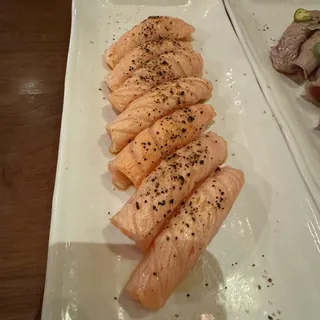 PEPPER SALMON SUSHI