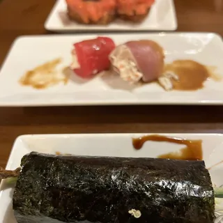 SALMON SKIN HAND ROLL