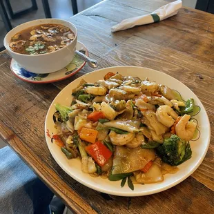 Drunken noodles with shrimp and Tom yum soup
