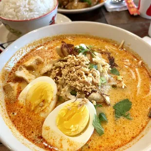 Curry noodles with chicken