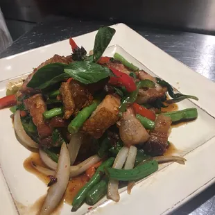Crispy pork with basil sauce