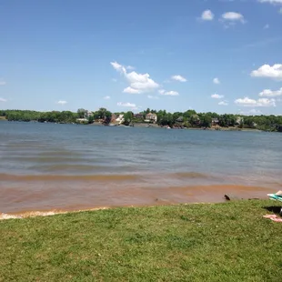 This is "Lake Wylie"....what a gorgeous State park!!!