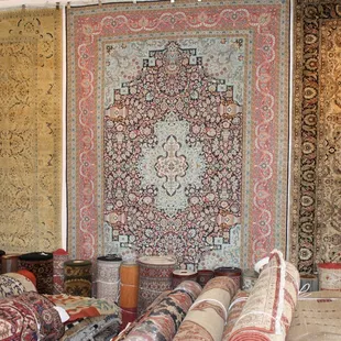 QUIZ: Are you looking at the front or back side of the rug? Answer: Back! The artistry in the weave is so fine the design can in back!