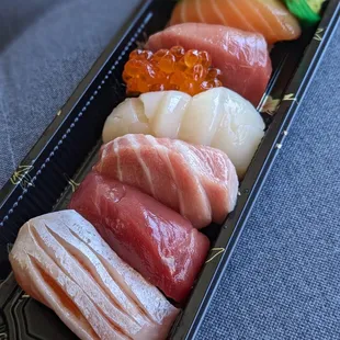 Omakase Nigiri - just look at that fatty tuna *drool*