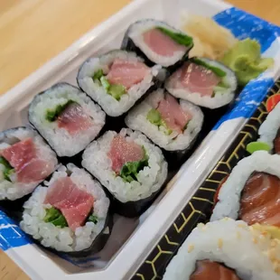 Hamachi roll