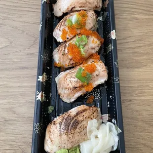 Salmon aburi