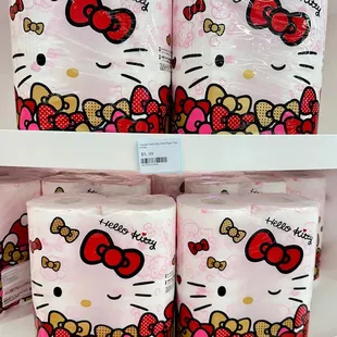 OhEmGee (｡^‿^｡) this is way too cute to open, but it will look lovely at the very top of my bathroom closet. L(*‿*)L.