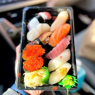 Deluxe Combo (10 Pieces of Nigiri)