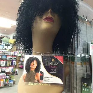 Love this jerry curl look...