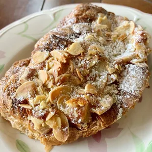 Almond croissant Instagram: @angelaisafoodie