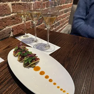 White wine flight and tuna tacos