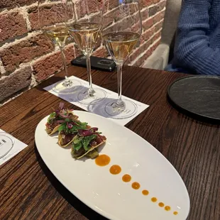 White wine flight and tuna tacos