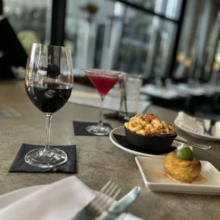 Crab cake, Mac &amp; Cheese