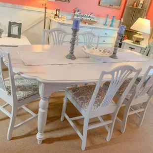 DIning room table and 6 chair set