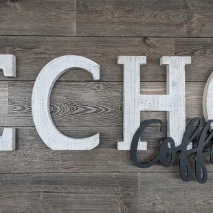 the word echo on a wood background