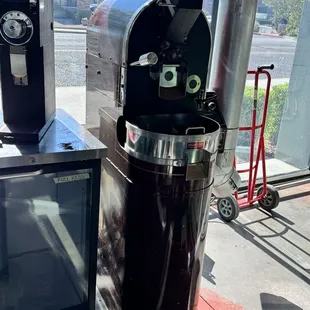 Coffee roaster-stay behind the glass or you might be scolded!