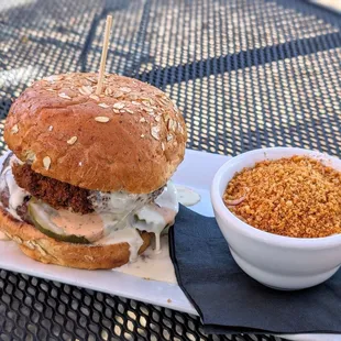 Mac and Cheese Burger | Instagram: @telephonesmoothie