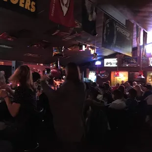 a crowd of people sitting at a bar