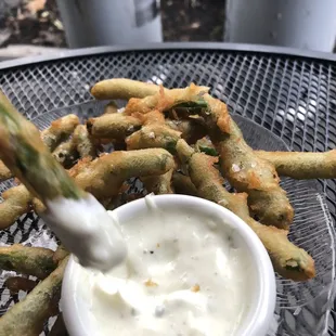 Ejotes Crujientes (fried green beans).