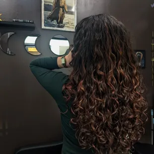 Curly Balayage 
Dimensional ColoR Specialist