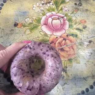 I love this blueberry donut it so good!