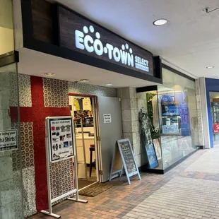 Street level at Ala Moana near macys side