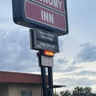 Exterior: marquee alerting me to turn here; the first sign was a billboard 10miles/16kms West on US412 advertising this excellent motel