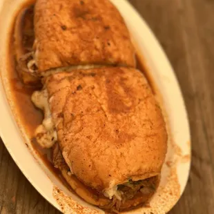 Torta de birria con queso jugosa deliciosa recomiendo