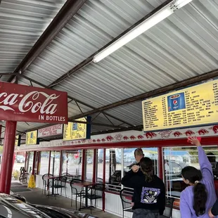 the outside of the restaurant
