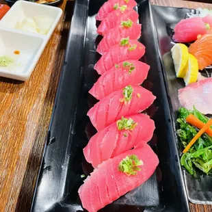 Tuna nigiri