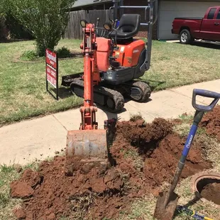 Repairing water leak with Trachoe
