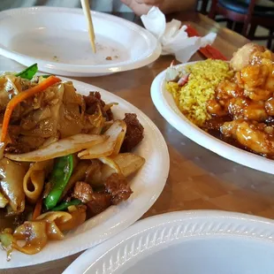 Beef chow fun and general tso's chicken