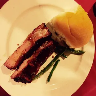 Barbecue ribs with green beans and a roll! Amazing!