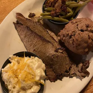 Brisket platter with regular Mac and cheese and green beans