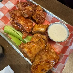 Wings - Eddie&apos;s House and Honey Sriracha