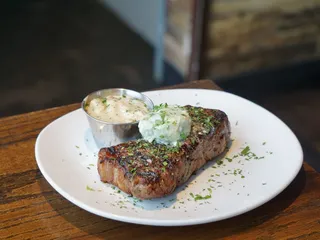 Manning’s Steaks And Spirits