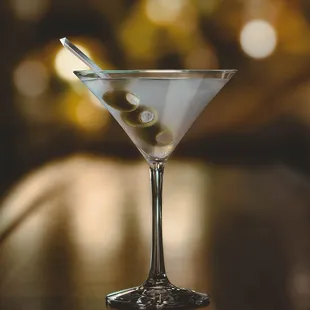 Join us for Eddie’s Hours featuring cocktails, wines by the glass and chef’s teasers. Sunday through Thursday in our V Lounge.