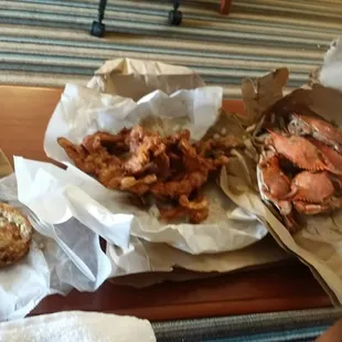 Crab cake sandwich, fried crabs, medium mixed steamed crabs