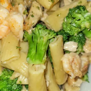 Zip Pasta with Chicken and Shrimp