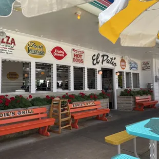 the outside of a restaurant