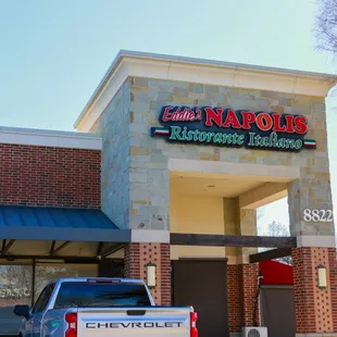 Storefront of Eddie's Napolis
