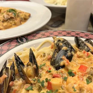 Eddie's Seafood Especiale (mussles, shrimp, lobster meat, baby clams, and brandy wine cream sauce)
