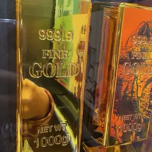 Sure looks like real gold bar