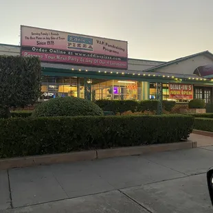 the outside of the restaurant