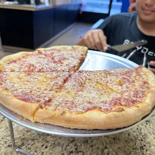 Amazing pizza crunchy crush, balanced sauce!! Very very good