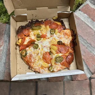 My pizza was simple, jalapeños, pepperoni, and pineapple. This is what I got when I opened up the box inside the restaurant.